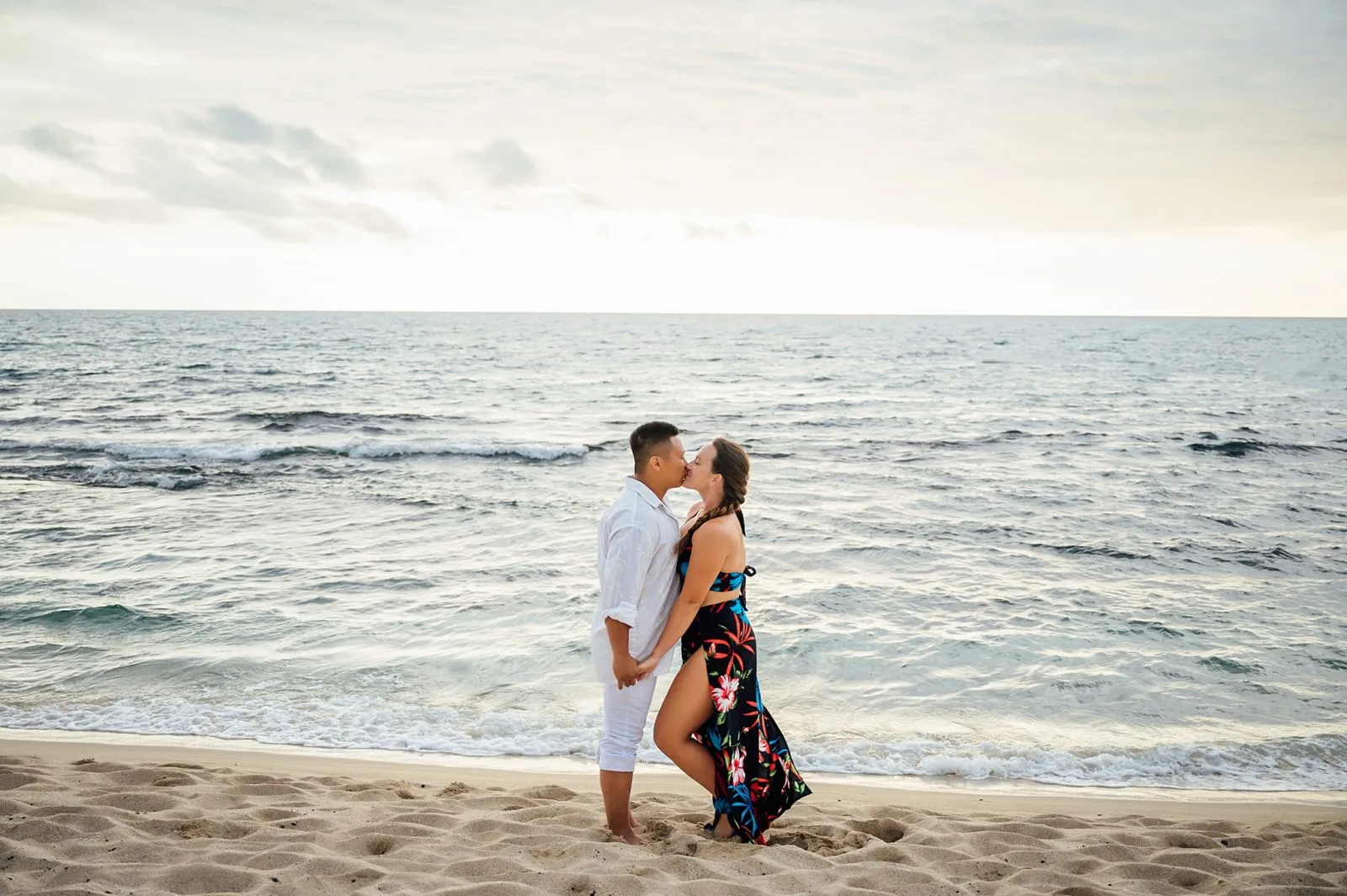 /img/1112-pacific-islands-honeymoon-dining.webp