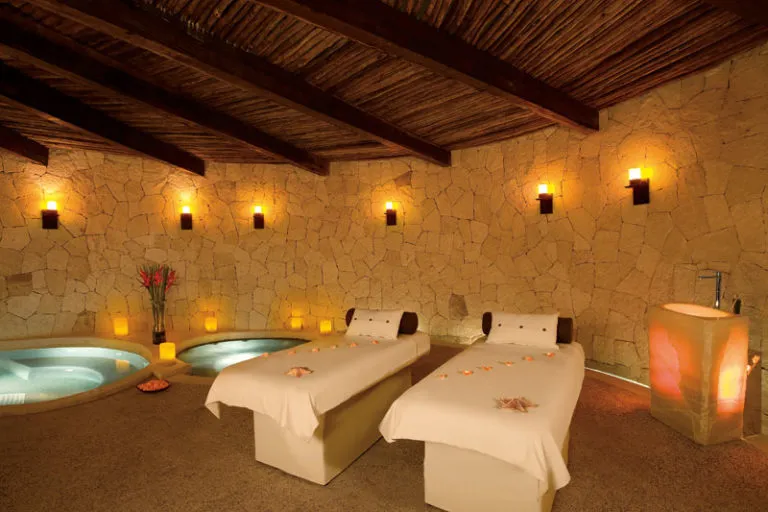 /img/1136-romantic-dinner-mexico.webp