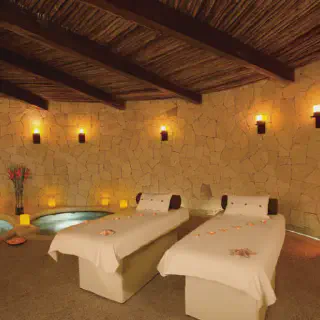 /img/1136-romantic-dinner-mexico.webp