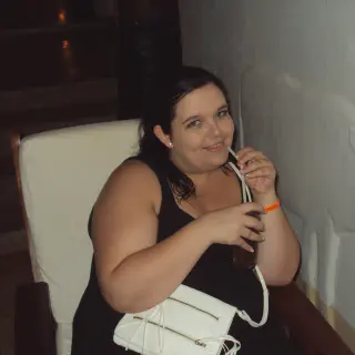 /img/1146-honeymoon-hidden-cam-image7.webp