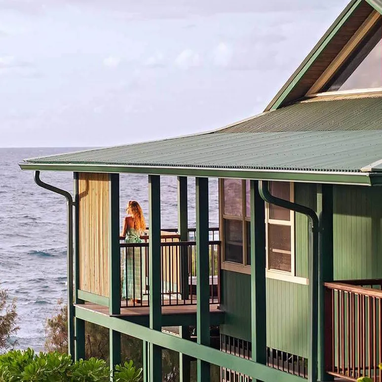 1157 honeymoon couple beach