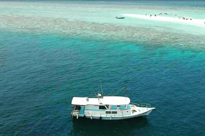 1188 snorkeling maldives