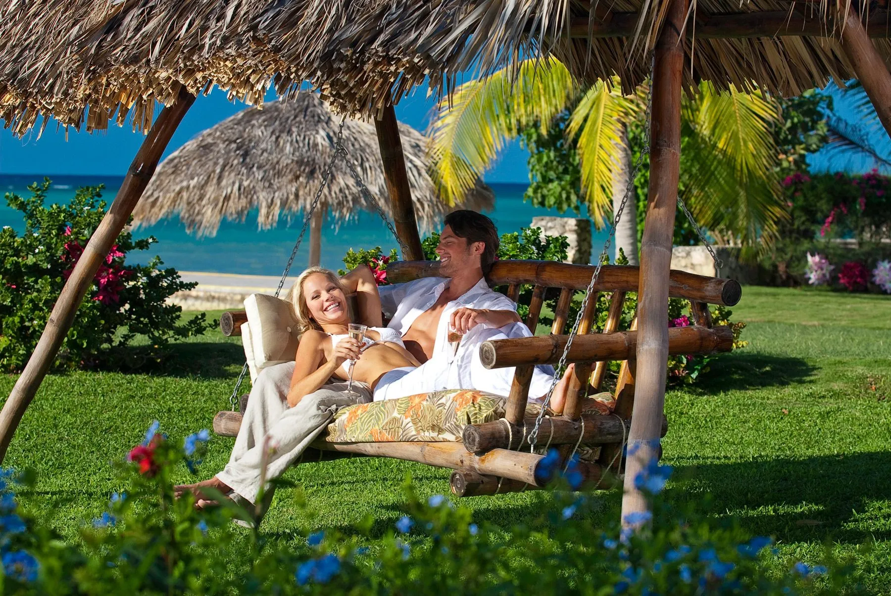 /img/1203-sandals-honeymoon-wedding.webp