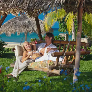 /img/1203-sandals-honeymoon-wedding.webp