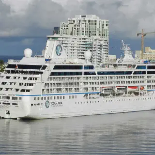 /img/1207-azamara-club-honeymoon-ship.webp