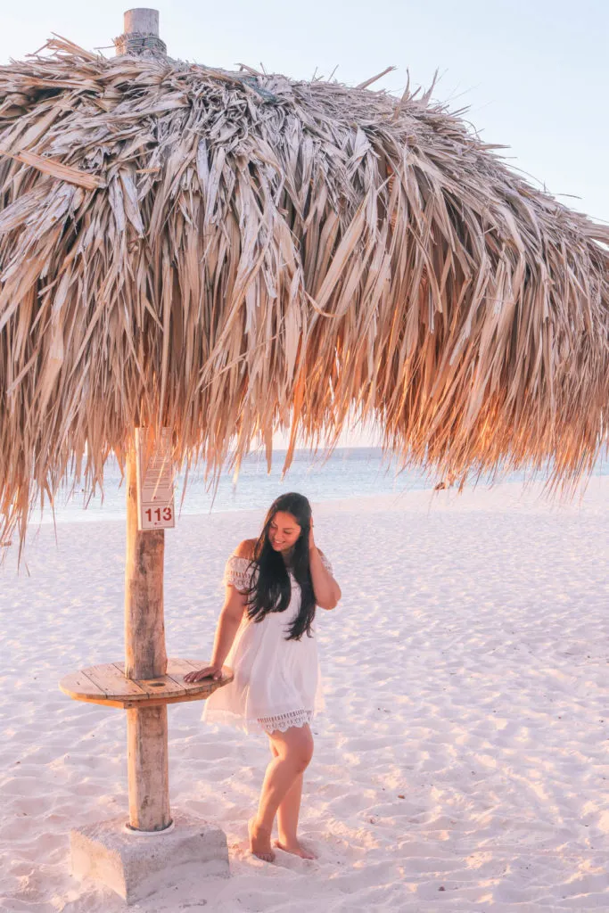 1248 aruba honeymoon couple