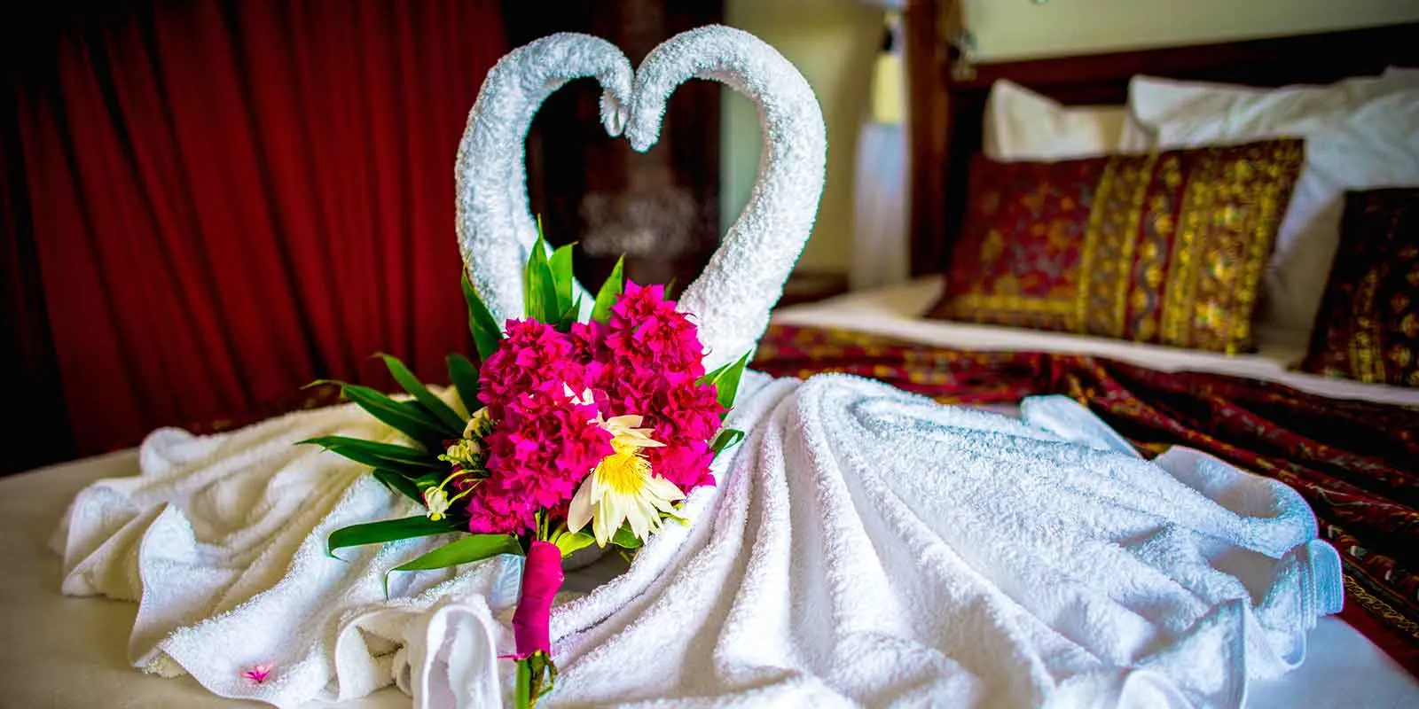 /img/1268-luxury-honeymoon.webp