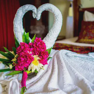 /img/1268-luxury-honeymoon.webp