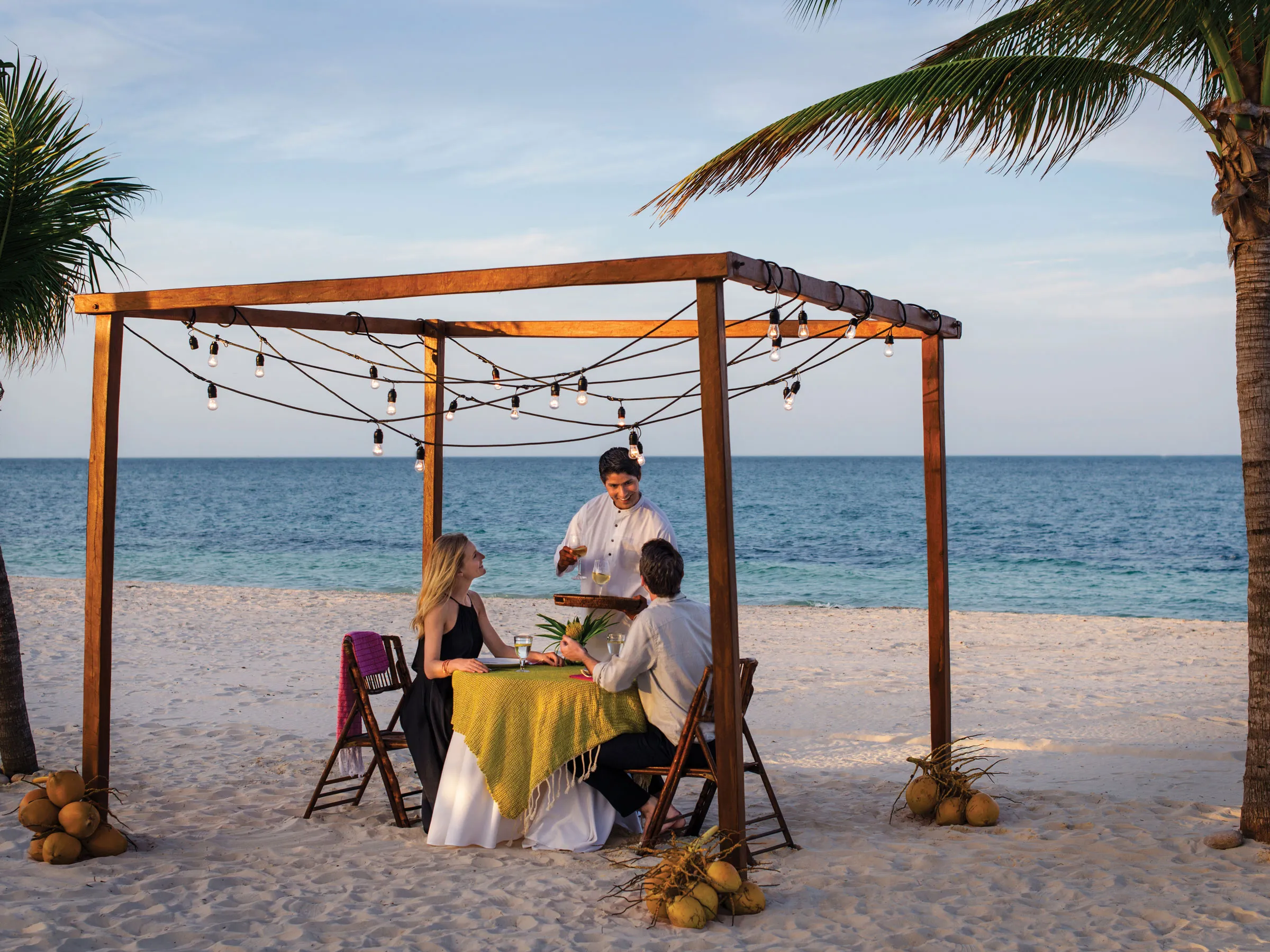 1275 cancun honeymoon dinner