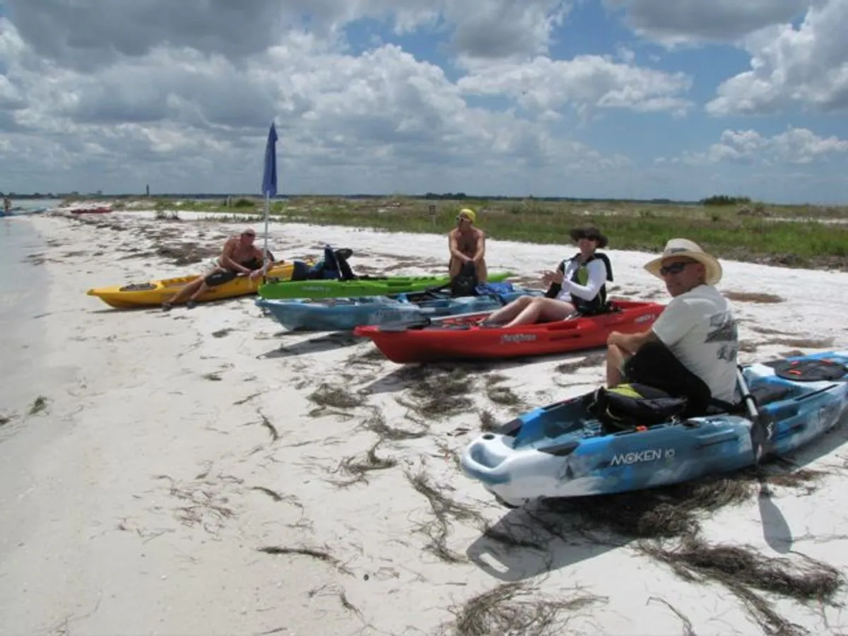 /img/1290-kayaking-safety-tips.webp