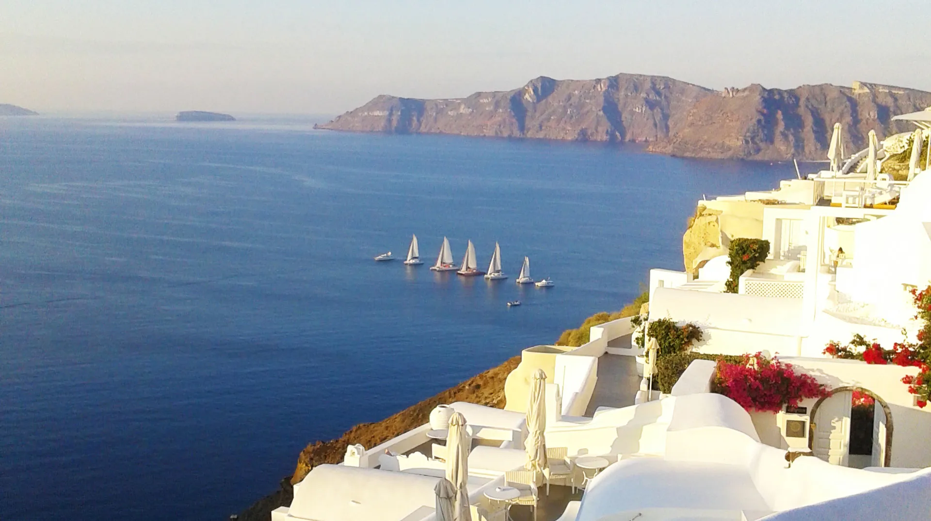 1306 santorini couple boat