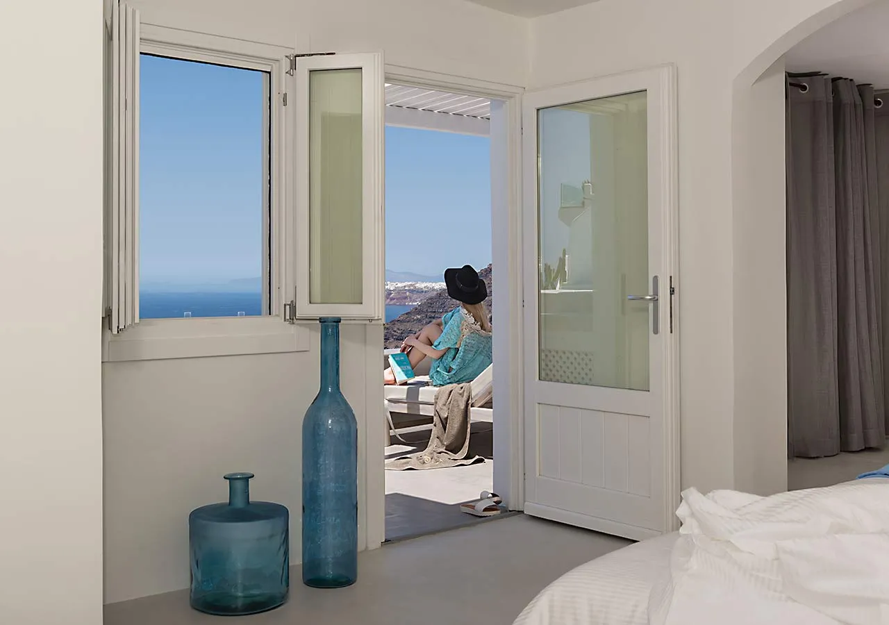 /img/1367-andronis-honeymoon-suite.webp