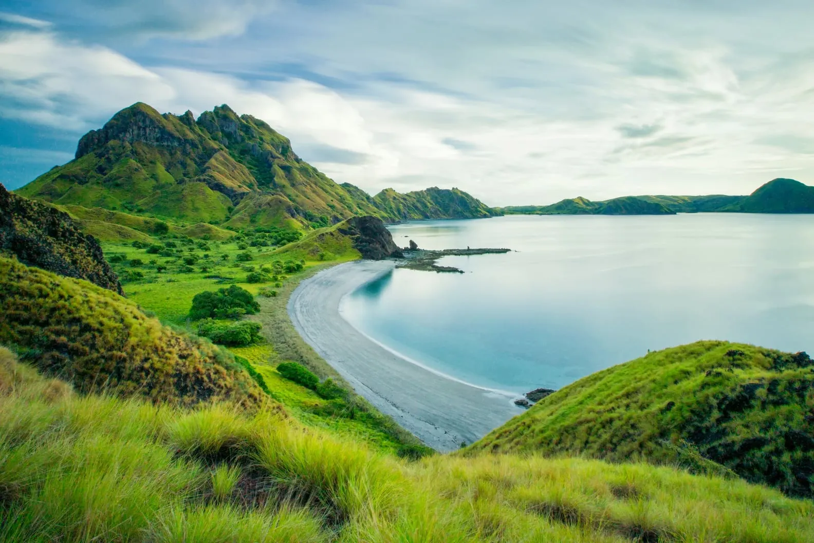 /img/1377-couple-beach.webp